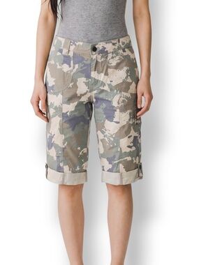 4/$20 Wrangler Camo Cargo Capri Pants Cuffed Stretch Women’s Size 10